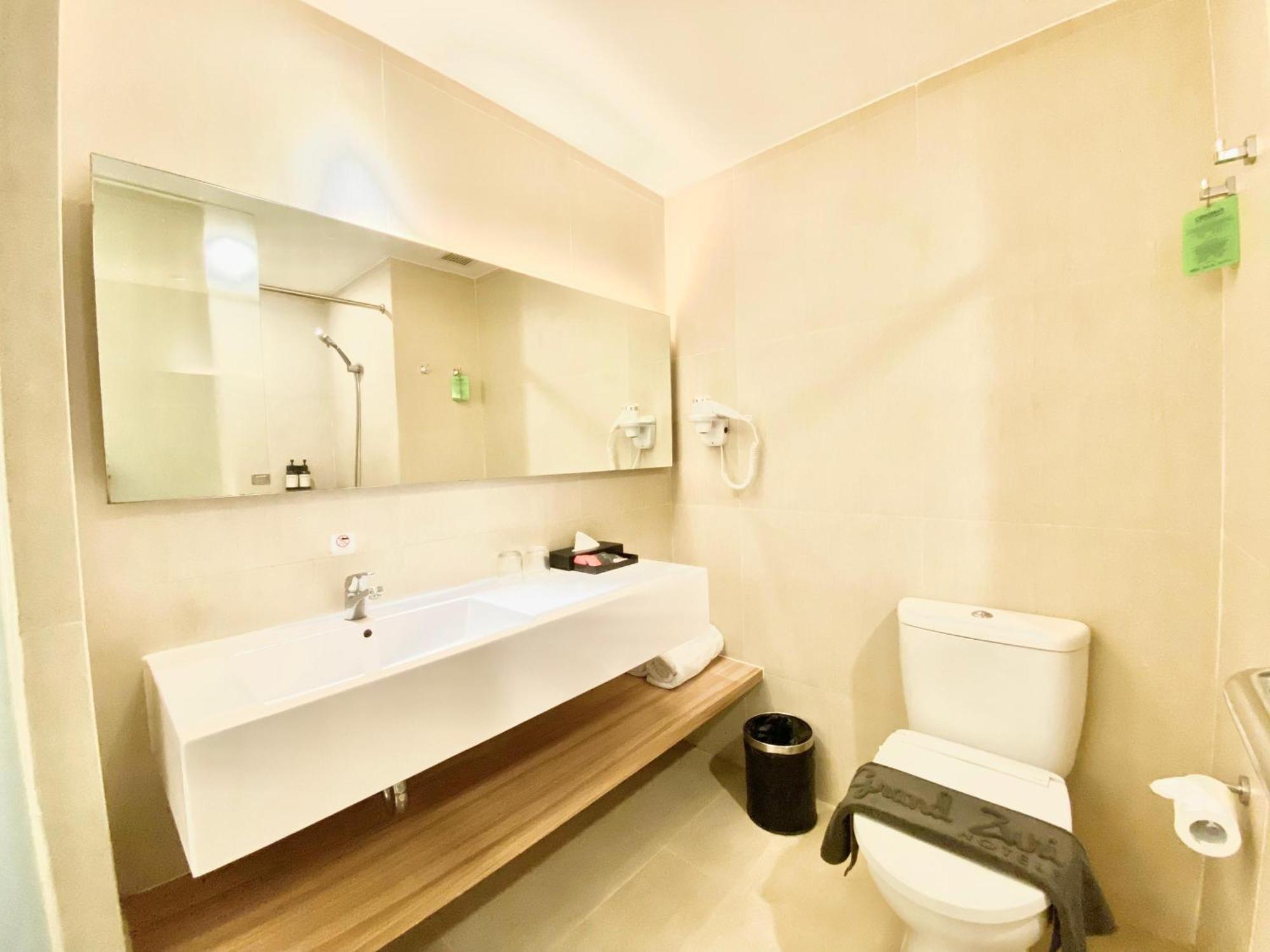 Grand Zuri Malioboro Yogyakarta Exterior foto