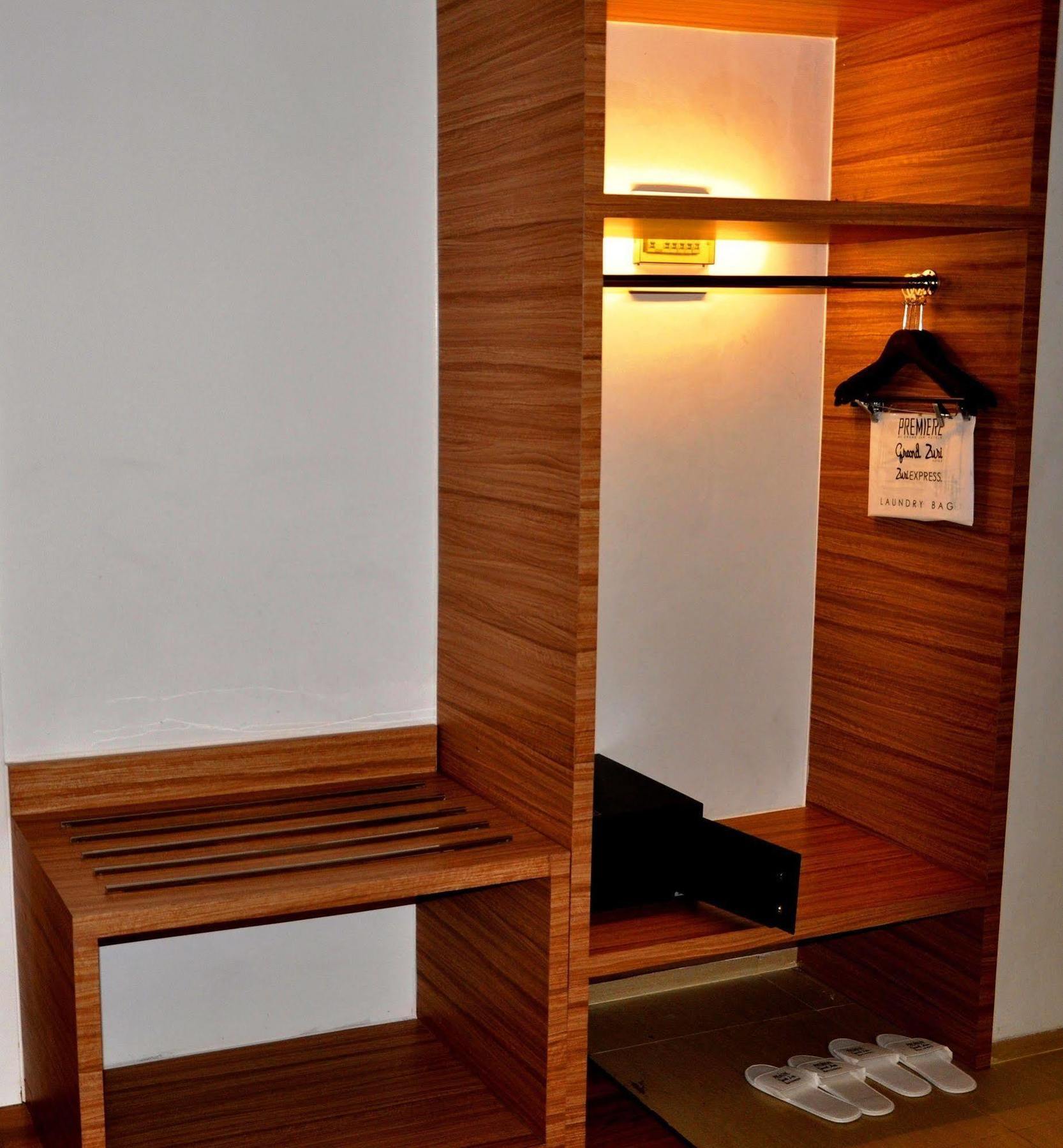 Grand Zuri Malioboro Yogyakarta Exterior foto